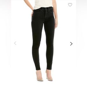 Levis black shaping skinny jeans. Waist 28. Length 32.